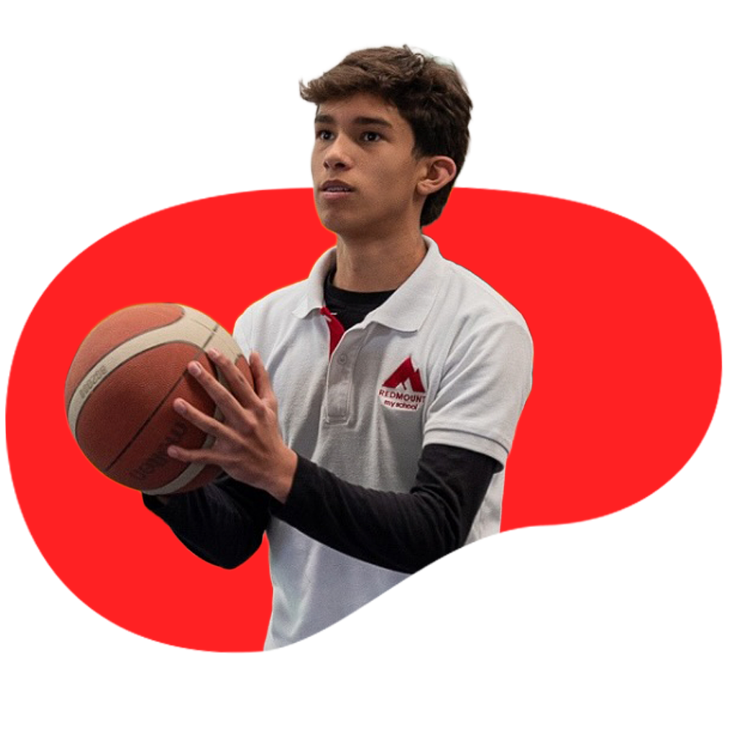 Alumno de Secundaria con balón